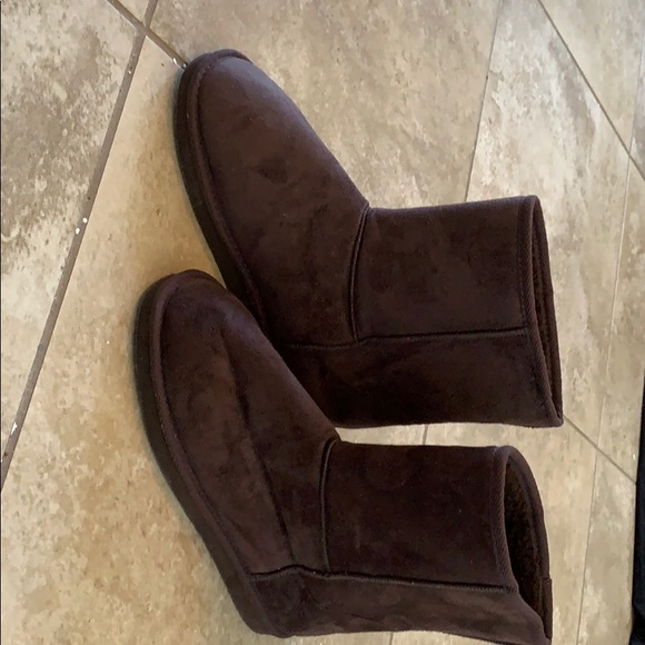 Boots - Picture 2 of 5